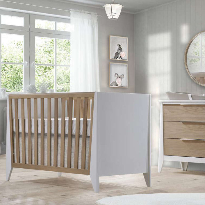 Nest Flexx Classic Crib (Floor Model)
