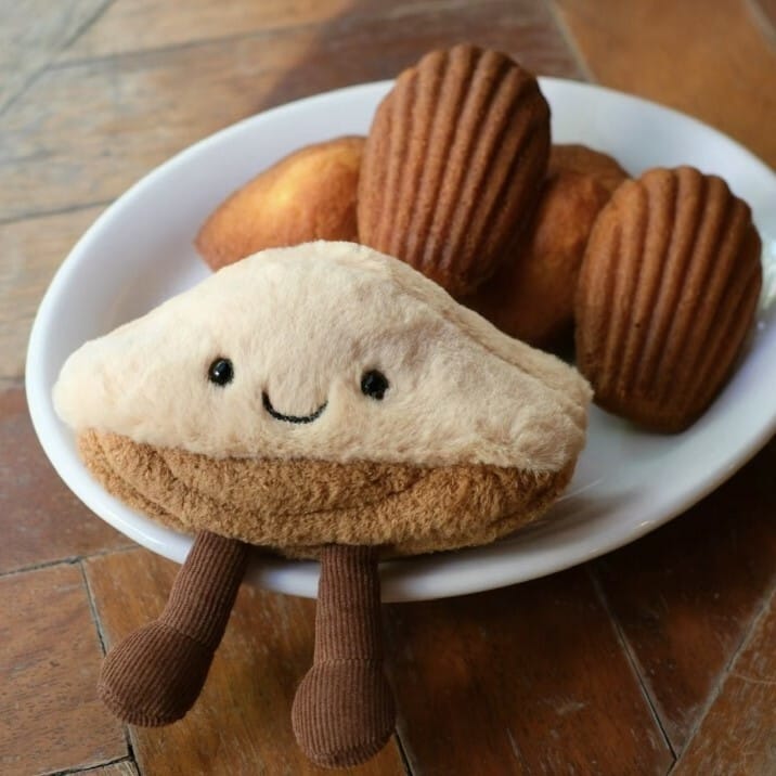 Jellycat Amuseables Margaux Madeleine